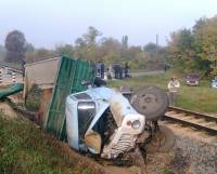 Утро на Полтавщине началось с того, что грузовик врезался в поезд