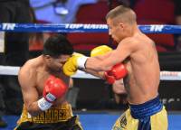 Вася «Лом» Ломаченко одержал блестящую победу в своем дебютном поединке на профессиональном ринге