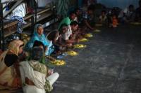 Из-за надвигающегося на Индию шторма свои дома вынуждены были покинуть уже миллион человек