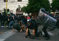 В Риме акция протеста закончилась беспорядками и столкновениями с полицией