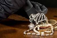 Находчивые харьковские школьницы очень хитро грабили квартиры своих одноклассников