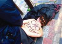 Активистки FEMEN атаковали лидера французских националистов