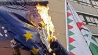 Участники «Русского марша» в Симферополе сожгли флаг ЕС