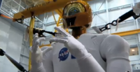 В NASA решили слегка усовершенствовать робота-астронавта. Теперь у него есть длинные стройные ноги