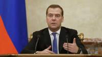 Медведев по телефону напомнил Азарову, что свои обязательства нужно выполнять