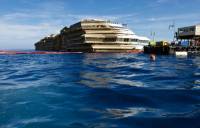 На суде стало известно, что пока Costa Concordia шла ко дну, экипаж выносил из сейфов…1,245 млн евро