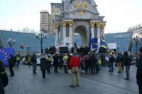 Традиционный пикет у Кабмина сегодня не состоялся. На Майдане танцуют около 700 человек