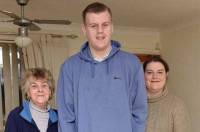 Английский подросток страдает от настолько редкой болезни, что ей еще даже не придумали название