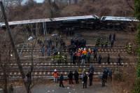 В Нью-Йорке сошел с рельсов пассажирский поезд. Есть погибшие