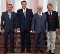 Янукович уединился с экс-президентами для поиска выхода из сложившейся ситуации