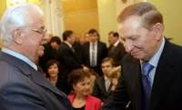 Кравчук и Кучма в один голос намекнули Януковичу, что единственный выход – отставка Азарова