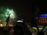 В честь манифестантов на Майдане устроили праздничный фейерверк
