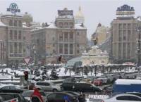 На Майдан продолжают прибывать люди. Пока все тихо