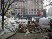 Евромайдан сегодня: люди утепляются, а баррикады растут