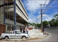 В Бразилии  любителю парковаться где попало… зацементировали автомобиль