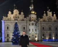 В новогоднем обращении Янукович упирал на то, что Украина — это большая семья. А в семьях, мол, всякое бывает