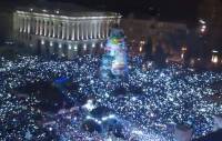 Даешь рекорд. Тысячи и тысячи украинцев спели гимн на Майдане, сколько именно – уже подсчитывают у Гиннеса