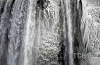 Из-за рекордных морозов в США замерз Ниагарский водопад