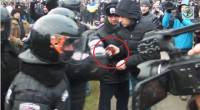 Очевидцы утверждают, что в Харькове милиционер не только отдал нож участнику Антимайдана, но и отпустил его