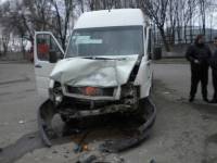 В Днепропетровске маршрутка не разминулась с «Газелью». Пострадали 10 человек