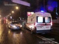 В Киеве пешеход-нарушитель попал под колеса крутой иномарки