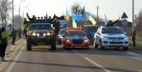 Участники Автомайдана придумали веселую забаву возле кордона милиции у резиденции Януковича