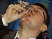 Якобы страдающий от якобы цирроза Луценко рассказал, что способен за раз выпить до двух бокалов вина