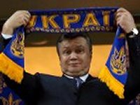 Пока суд да дело Янукович помолился за Украину