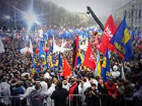 На Майдане собрались около 30 тысяч человек. Объявлена всеобщая мобилизация