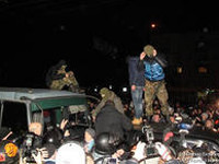 На Грушевского обороняются около 7 тысяч митингующих