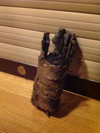 Оппозиция продемонстрировала журналистам гранаты, которые силовики «укрепили» скотчем и гайками