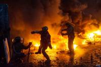 Вести с передовой. «Беркут» и активисты обвиняют друг друга в нарушении перемирия. Есть раненный, горит баррикада