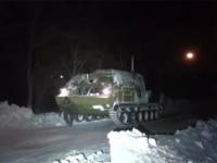 В Донецкой области из-за огромных сугробов роженицу везли в роддом… на танке