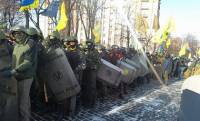 «Мы устали ждать». Полторы тысячи представителей самообороны Майдана идут пикетировать Раду