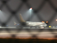 СБУ внезапно обнаружила в пьяном пассажире, требовавшем развернуть самолет в Сочи, сторонника Майдана