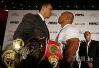 Кличко и Леапаи впервые перед боем провели битву взглядов