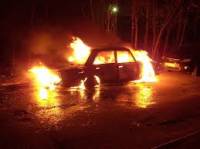 В Киеве продолжают гореть автомобили...