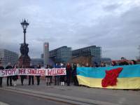 «Остановите произвол государства в Украине»: активисты устроили Евромайдан у офиса Ангелы Меркель