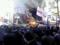 На Шелковичной горят автомобили. Фоторепортаж с места событий