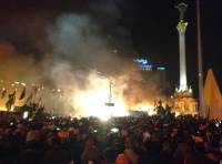 Штурм Майдана продолжается: подожгли уже и БТР, и палатки активистов