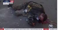 Циничное видео: раненый истекает кровью на киевском асфальте