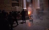 Пошла волна. В Луцке активисты сожгли офисы КПУ и Партии регионов