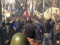 Возле Верховной Рады суетится и матерится «Беркут». В Мариинском парке собирается Антимайдан