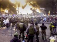 На Майдане возобновилось противостояние, митингующие вернули стелу Независимости и Октябрьский дворец