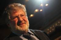 Г-н Кернес, если вы начинаете играть судьбами миллионов людей, вы можете очень серьезно осложнить свою и так непростую собственную судьбу /Коломойский/