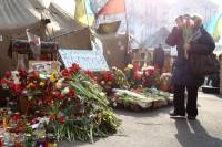 Киевляне усыпали Майдан и улицу Институтскую живыми цветами