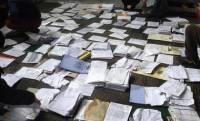 Журналисты начали опубликовывать документы, найденные в брошенной резиденции Янковича