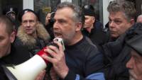Крымчане пикетируют воинские части. Главное требование — не использовать силу против собственного народа