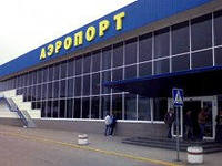 Вооруженные люди, которых подозревают в захвате аэропорта в Симферополе, покинули здание