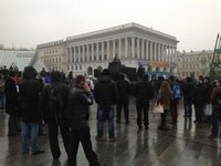В Киеве на Майдане проходит субботник по очистке территории